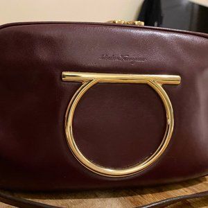 SALVATORE FERRAGAMO Burgundy Shoulder Camera bag